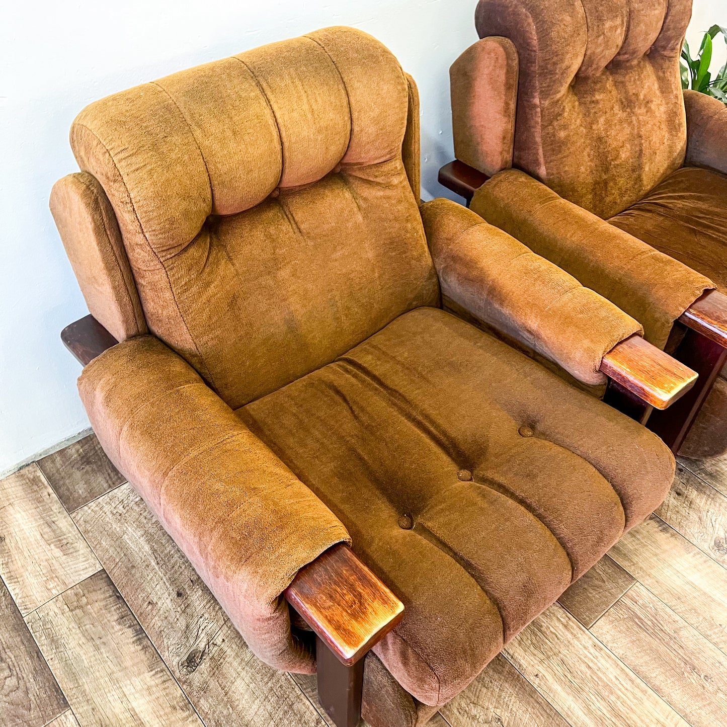 Brown Single Lounge Chair