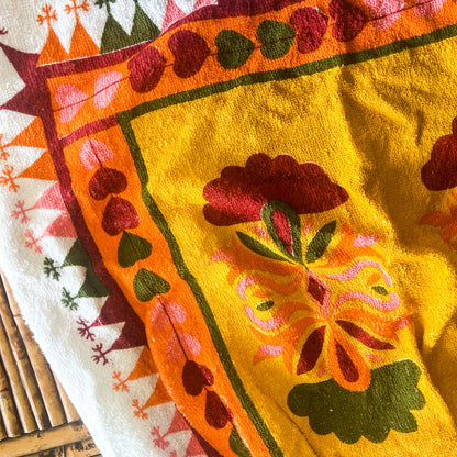 Retro pattern apron with pink tie strap