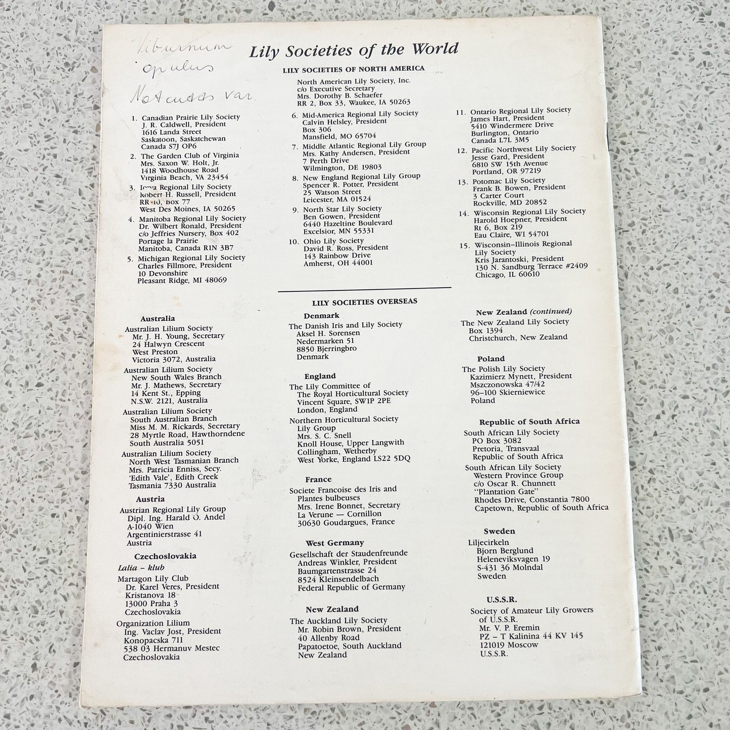 Let’s grow lilies soft book pamphlet handbook. The North American Lily Society 1984 USA