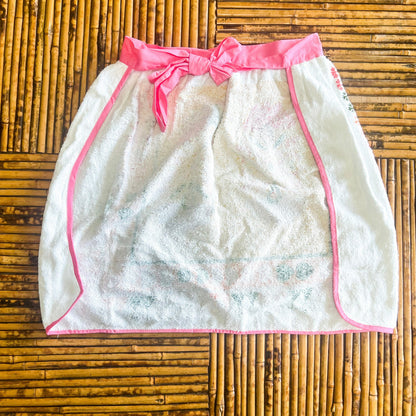Retro pattern apron with pink tie strap