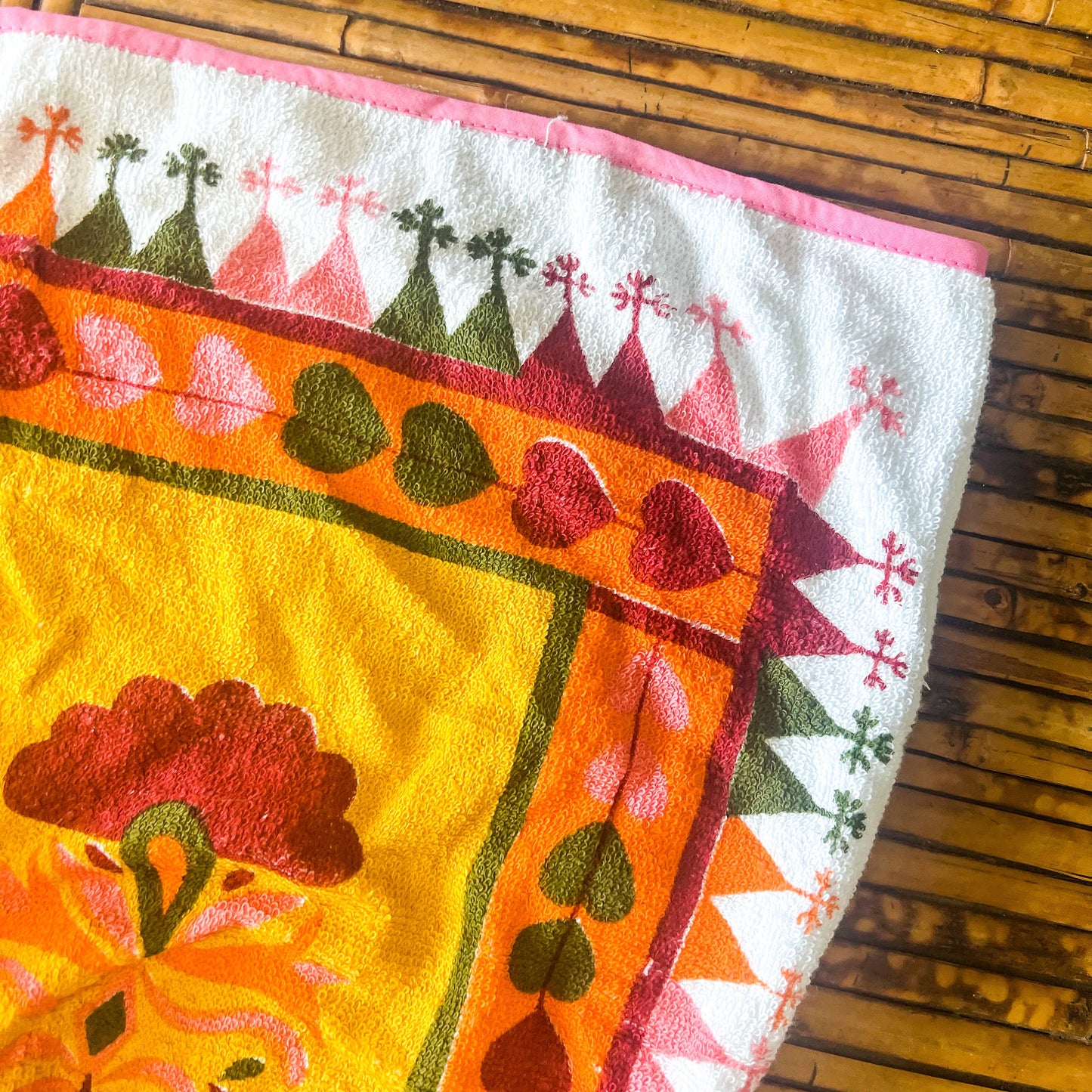 Retro pattern apron with pink tie strap