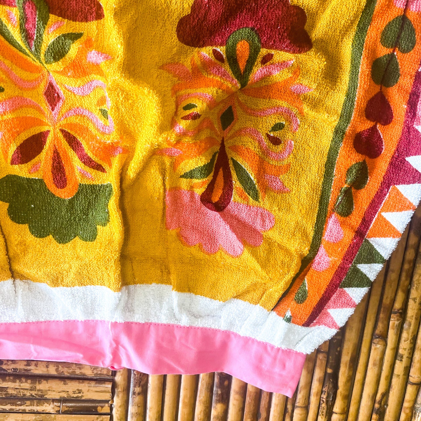 Retro pattern apron with pink tie strap