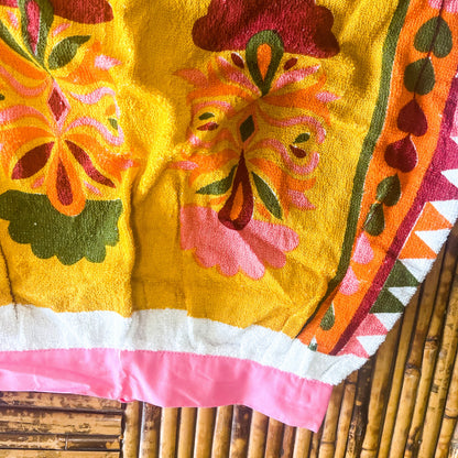Retro pattern apron with pink tie strap