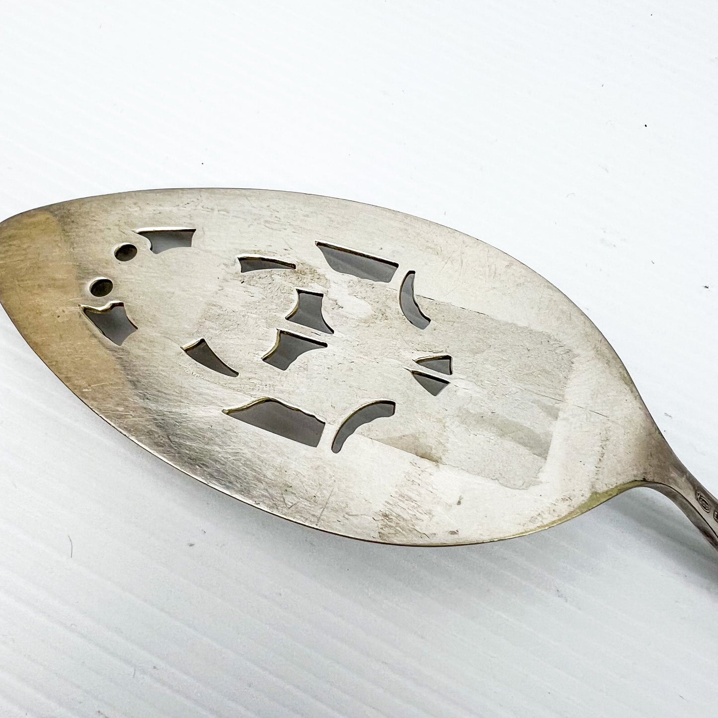 Silver cake serving utensil