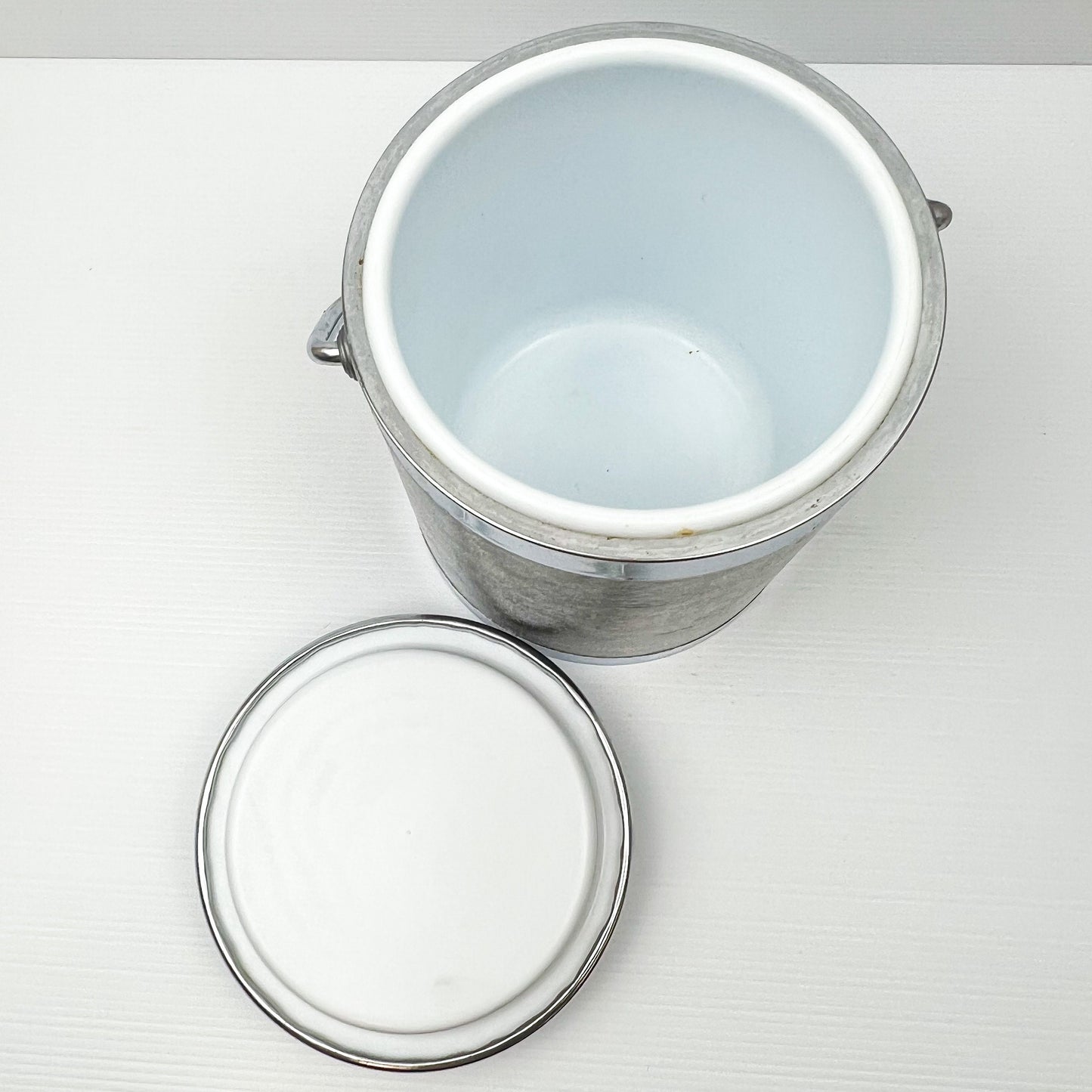 Map pattern ice bucket