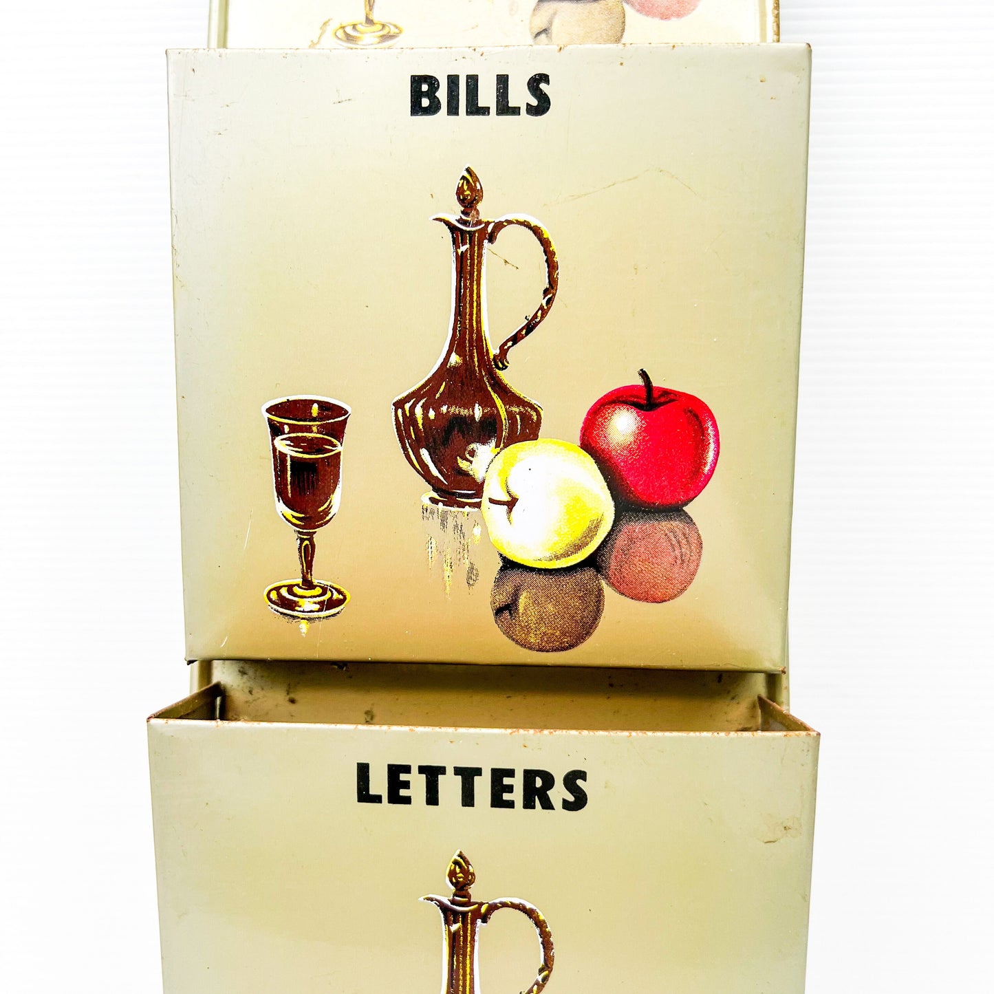 Letters, bills and miscellaneous metal hanging wall holder