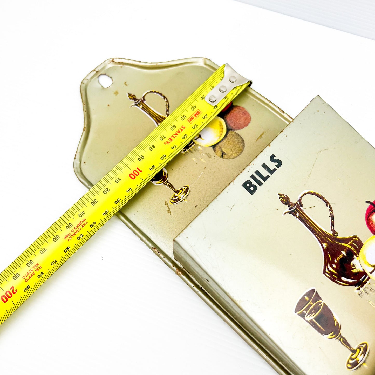 Letters, bills and miscellaneous metal hanging wall holder