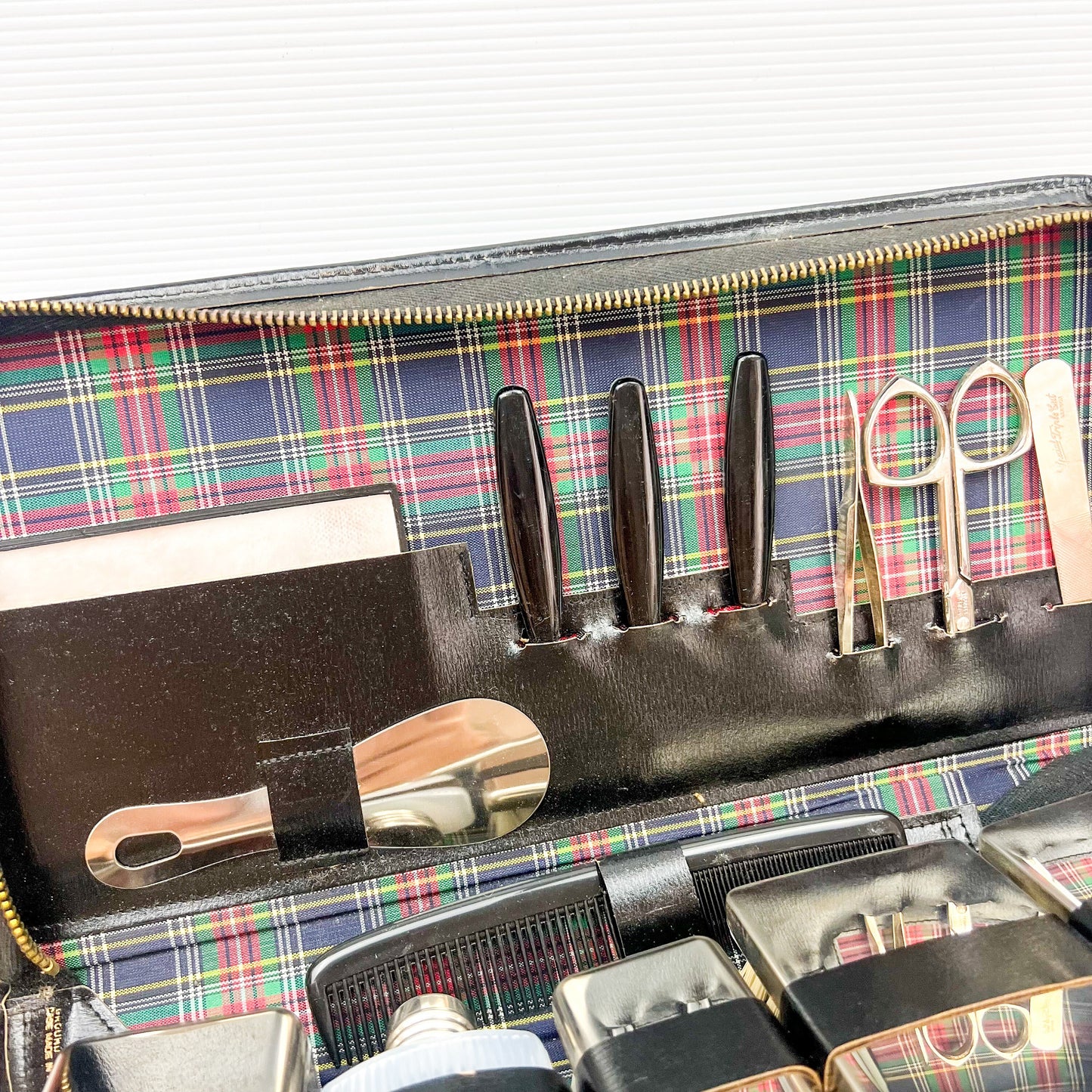 Men’s travel bathroom leather case and accessories set