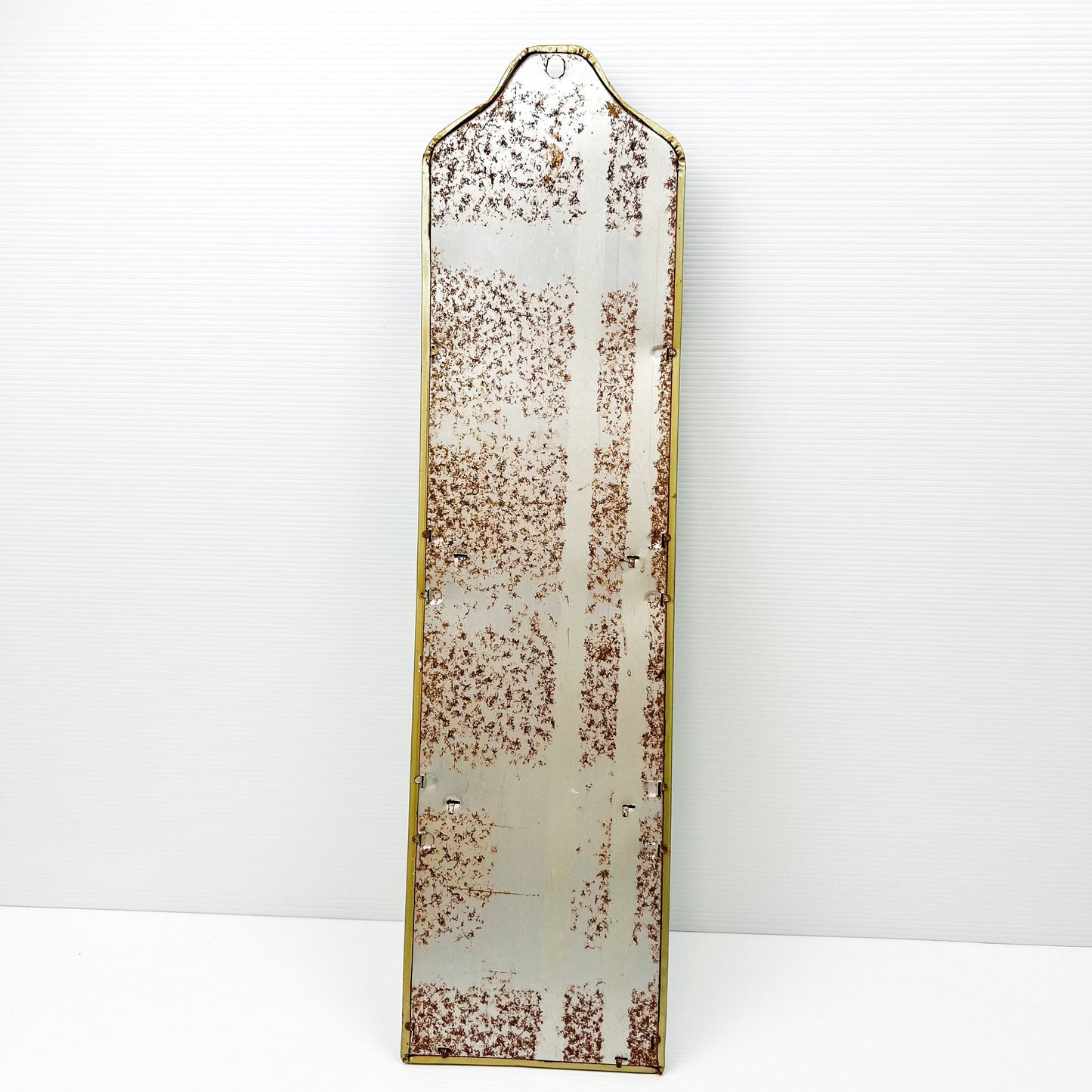 Letters, bills and miscellaneous metal hanging wall holder