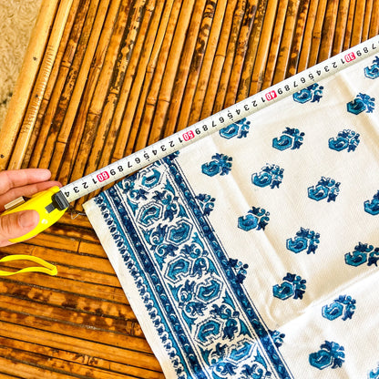 Blue and white retro pattern tea towel with 6 matching napkins