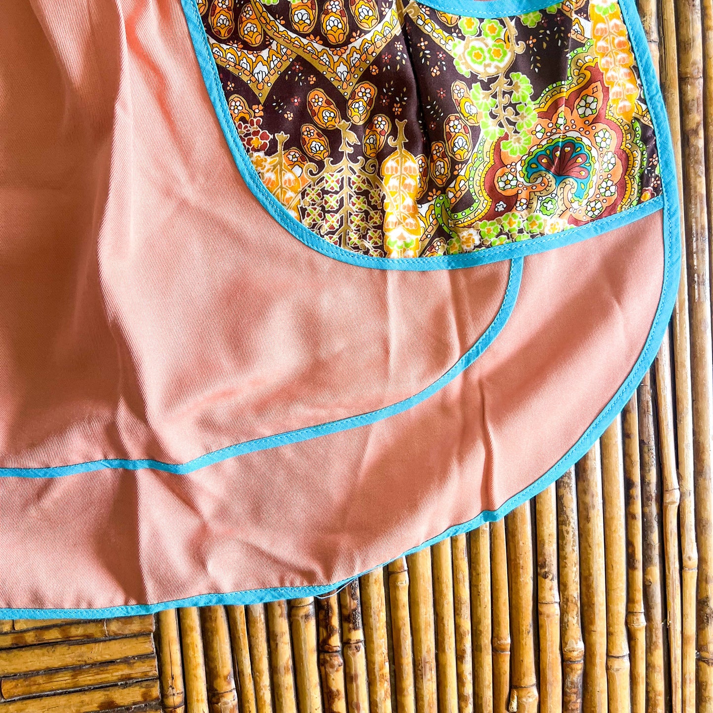 Retro patterned tie back half apron