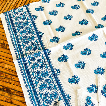 Blue and white retro pattern tea towel with 6 matching napkins