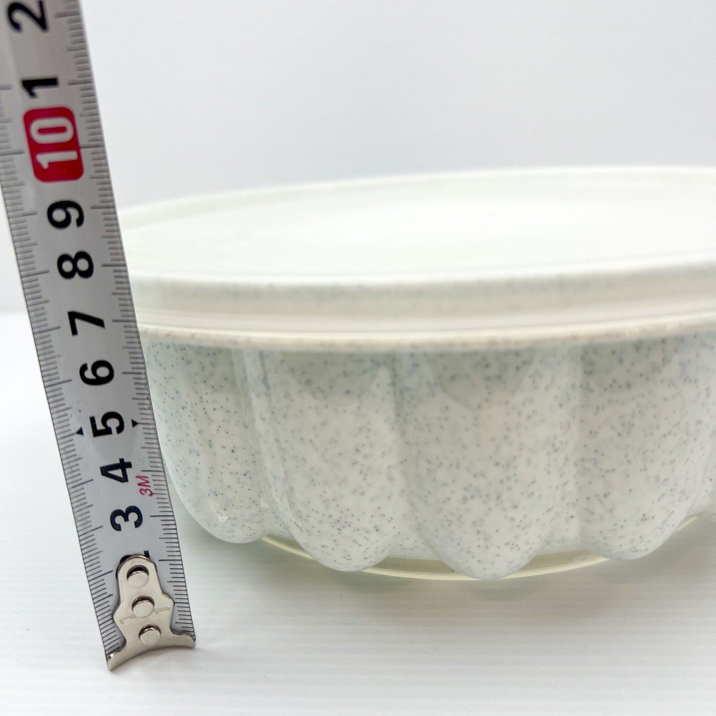 Tupperware white with black speckles plastic jelly mould