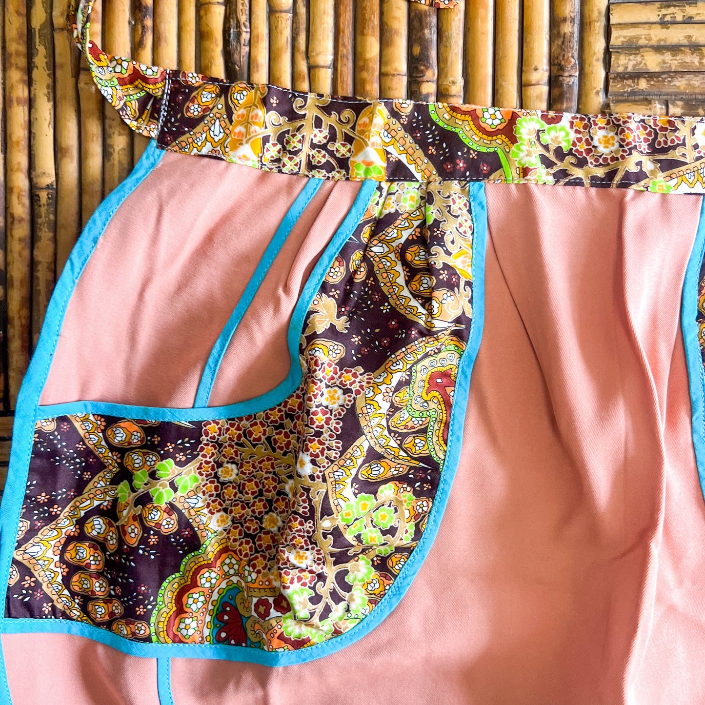 Retro patterned tie back half apron