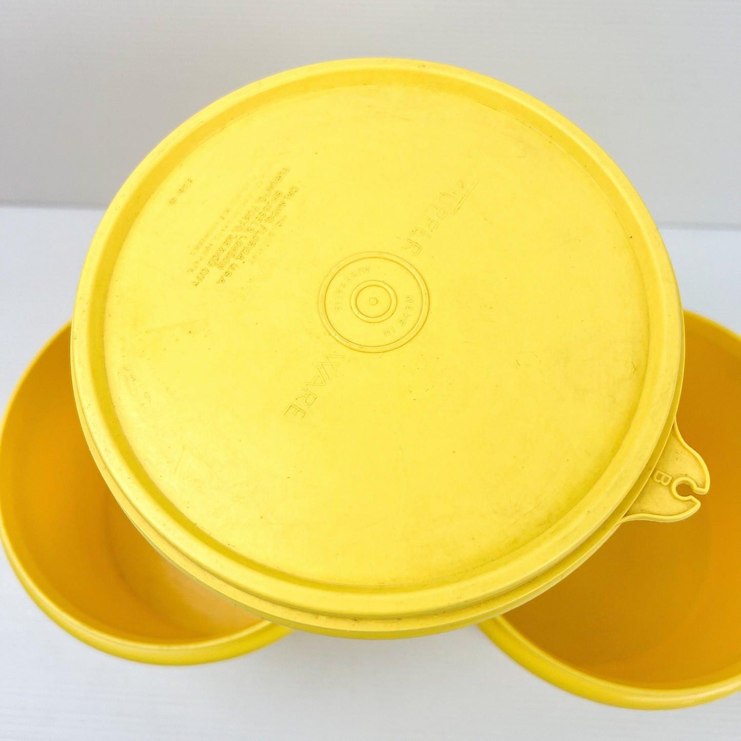 Yellow Tupperware Plastic container set of 3 - only 1 Lid