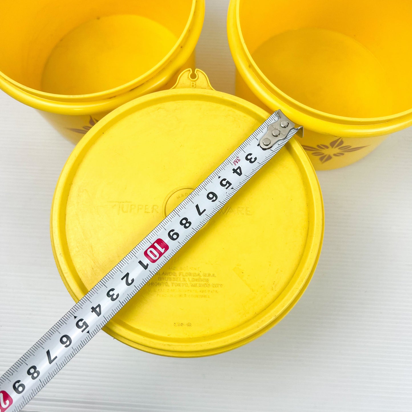 Yellow Tupperware Plastic container set of 3 - only 1 Lid